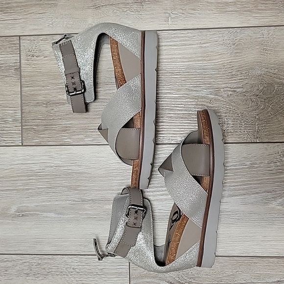 OTBT Shoes - OTBT Size 8 Teamwork Silver and Gray Wedge Sandals